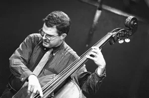 Técnicas de pizzicato en el contrabajo